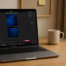 Image de Fond TikTok Live Studio – Bleu & Lignes Dorées